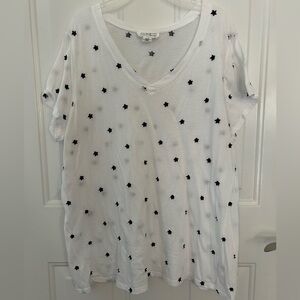 For The Republic Women’s White V-Neck T Shirt with Navy Stars Top Size 1X